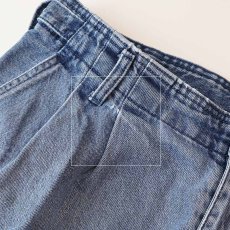 画像9: 90's DOCKERS COTTON DENIM TUCK SHORTS 【W36 程度】 (9)