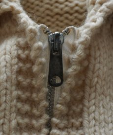 画像10: 〜80's UNKNOWN BRAND WOOL HAND KNIT ZIP COWICHAN CARDIGAN "DOG SLED" (10)
