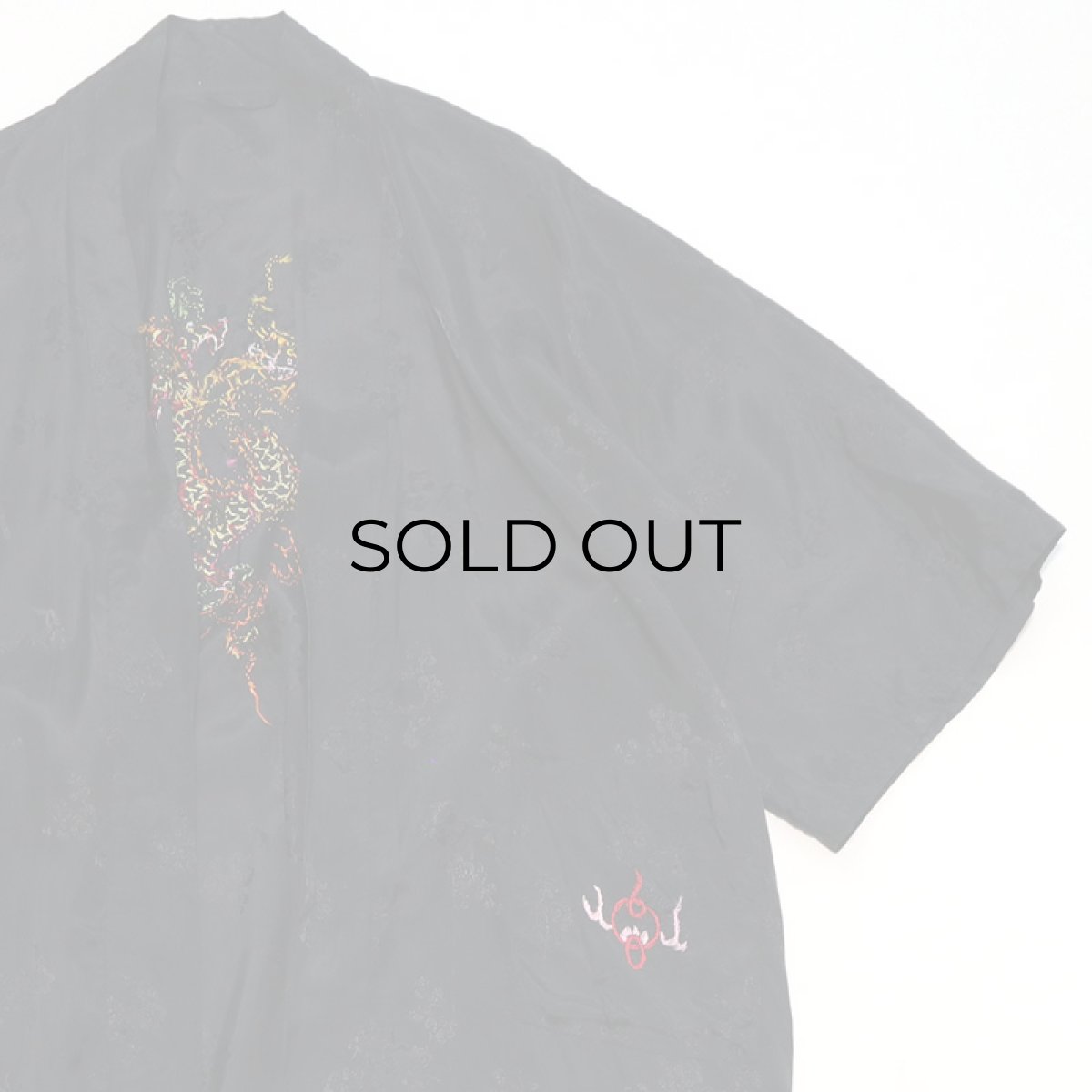 画像4: VINTAGE UNKNOWN BRAND SILK EMBROIDERED SOUVENIR GOWN (4)