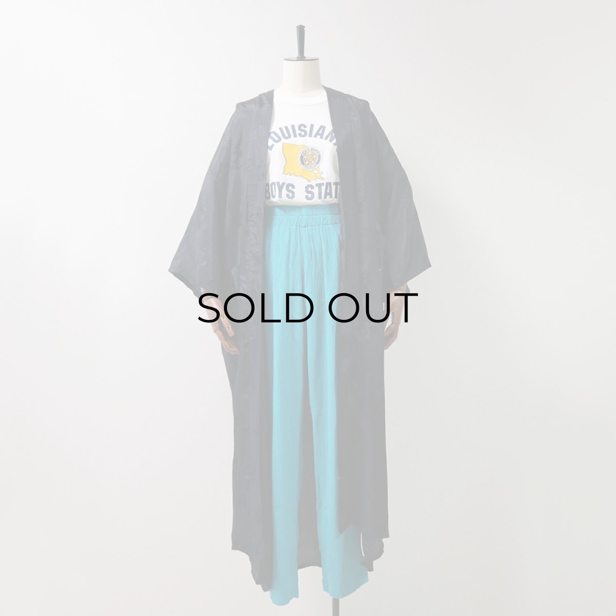 画像10: VINTAGE UNKNOWN BRAND SILK EMBROIDERED SOUVENIR GOWN (10)