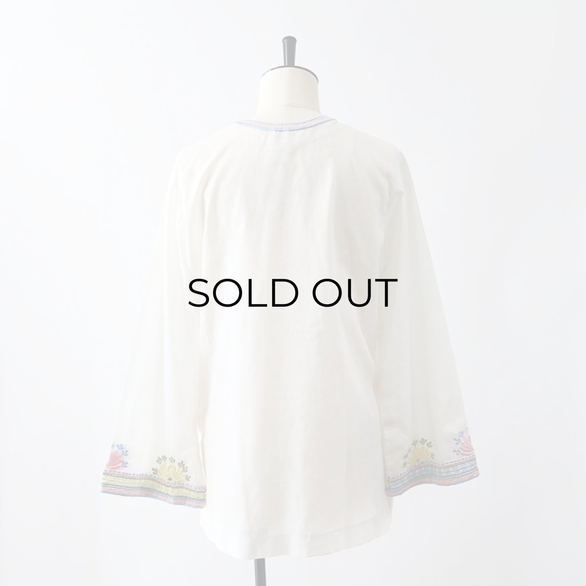 画像15: OLD VELOSO'S EMBROIDERED COLLARLESS BLOUSE (15)