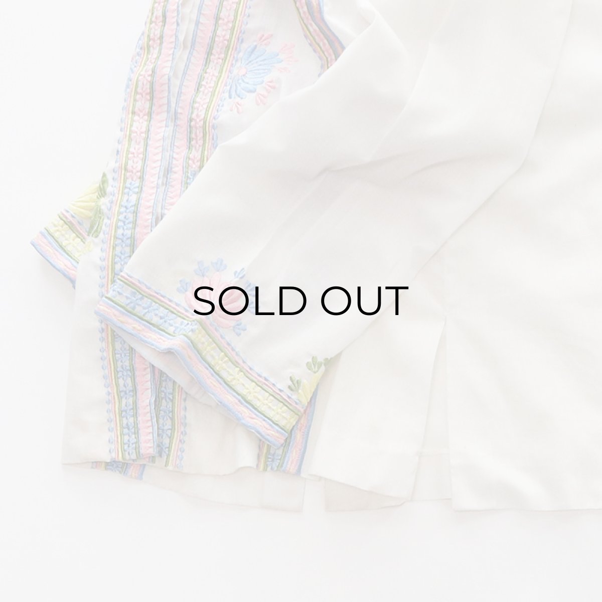 画像7: OLD VELOSO'S EMBROIDERED COLLARLESS BLOUSE (7)