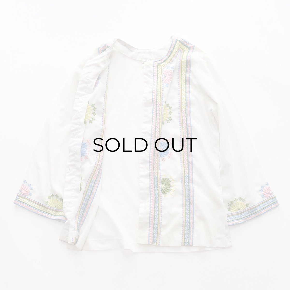 画像2: OLD VELOSO'S EMBROIDERED COLLARLESS BLOUSE (2)