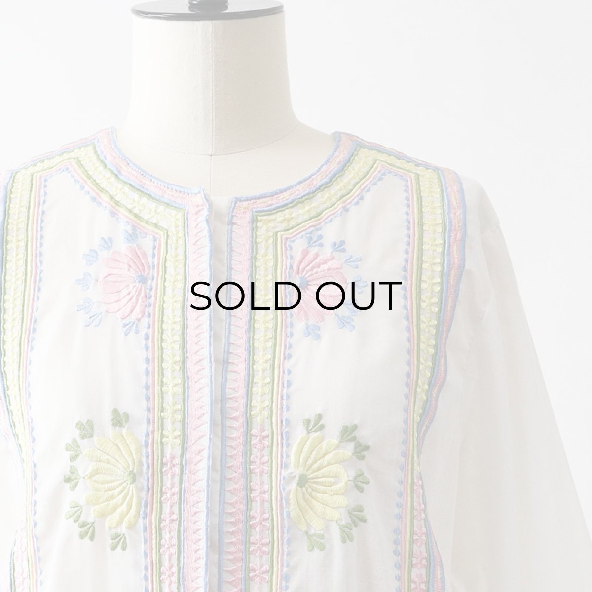 画像16: OLD VELOSO'S EMBROIDERED COLLARLESS BLOUSE (16)