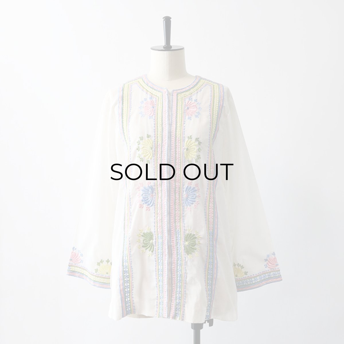 画像13: OLD VELOSO'S EMBROIDERED COLLARLESS BLOUSE (13)