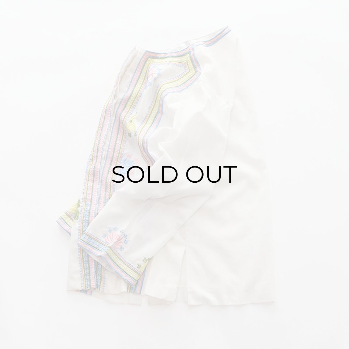 画像3: OLD VELOSO'S EMBROIDERED COLLARLESS BLOUSE (3)