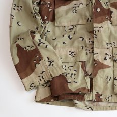 画像5: 〜90's US ARMY COTTON NYLON DESERT CAMOUFLAGE COMBAT JACKET【SIZE : MEDIUM-REGULAR】 (5)