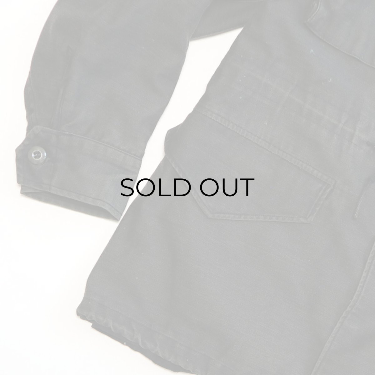 ポケット付近にペンキのような汚れ