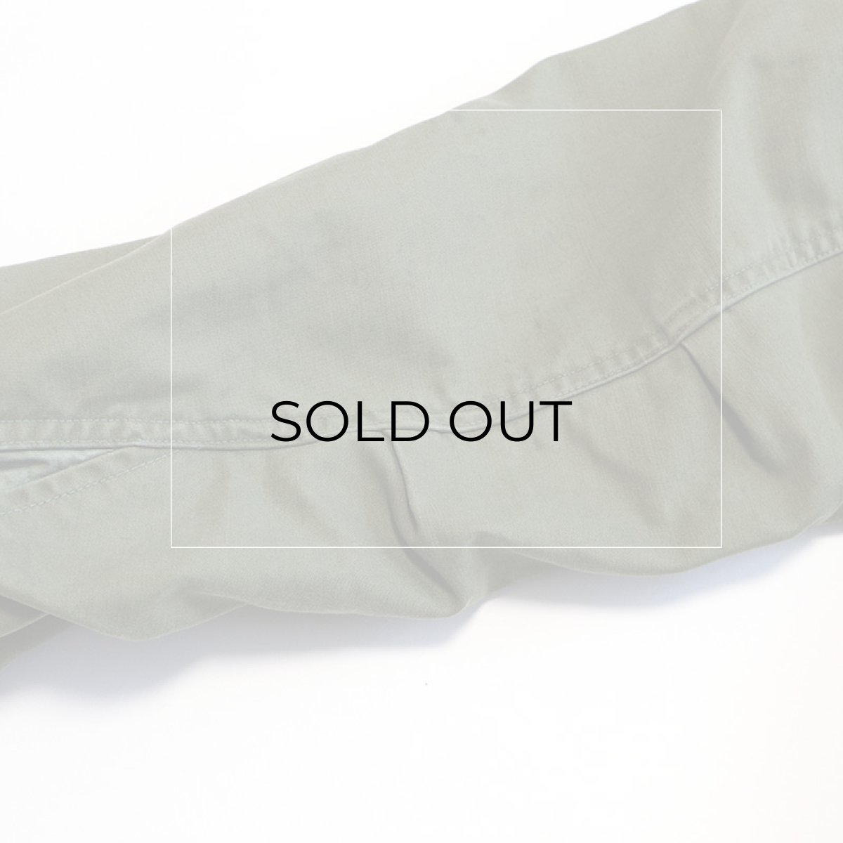 右袖肘付近に汚れ