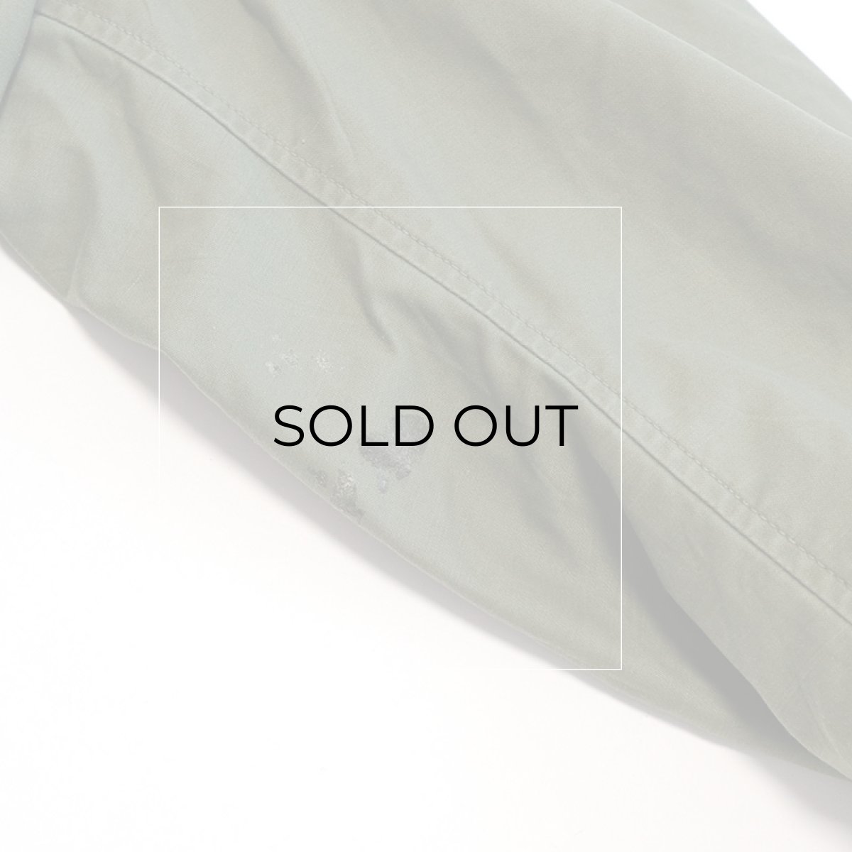 左袖肘付近に汚れ