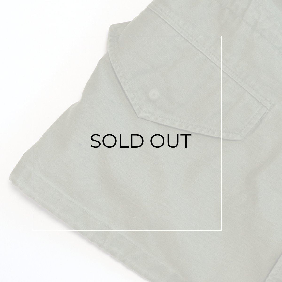 右裾ポケット下に薄っすら黒いシミ