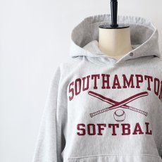 画像4: Champion REVERSE WEAVE PRINT SWEAT PULLOVER PARKA "SOUTHAMPTON SOFTBALL" (4)