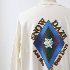 画像9: 90's COTTON DELUX COTTON BACK PRINT HENLEY NECK L/S TEE "SNOW DAZE" (9)