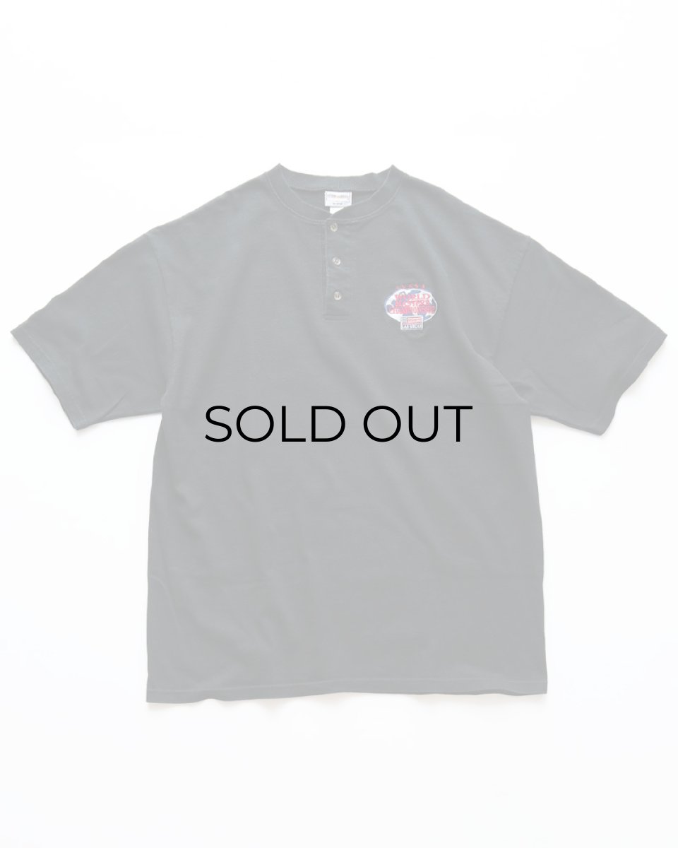 画像1: 00's COTTON DELUXE by ANVIL COTTON EMBROIDERED S/S HENLEY NECK TEE "WORLD MASTERS CHAMPIONSHIP" (1)