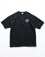 画像1: 00's COTTON DELUXE by ANVIL COTTON EMBROIDERED S/S HENLEY NECK TEE "WORLD MASTERS CHAMPIONSHIP" (1)