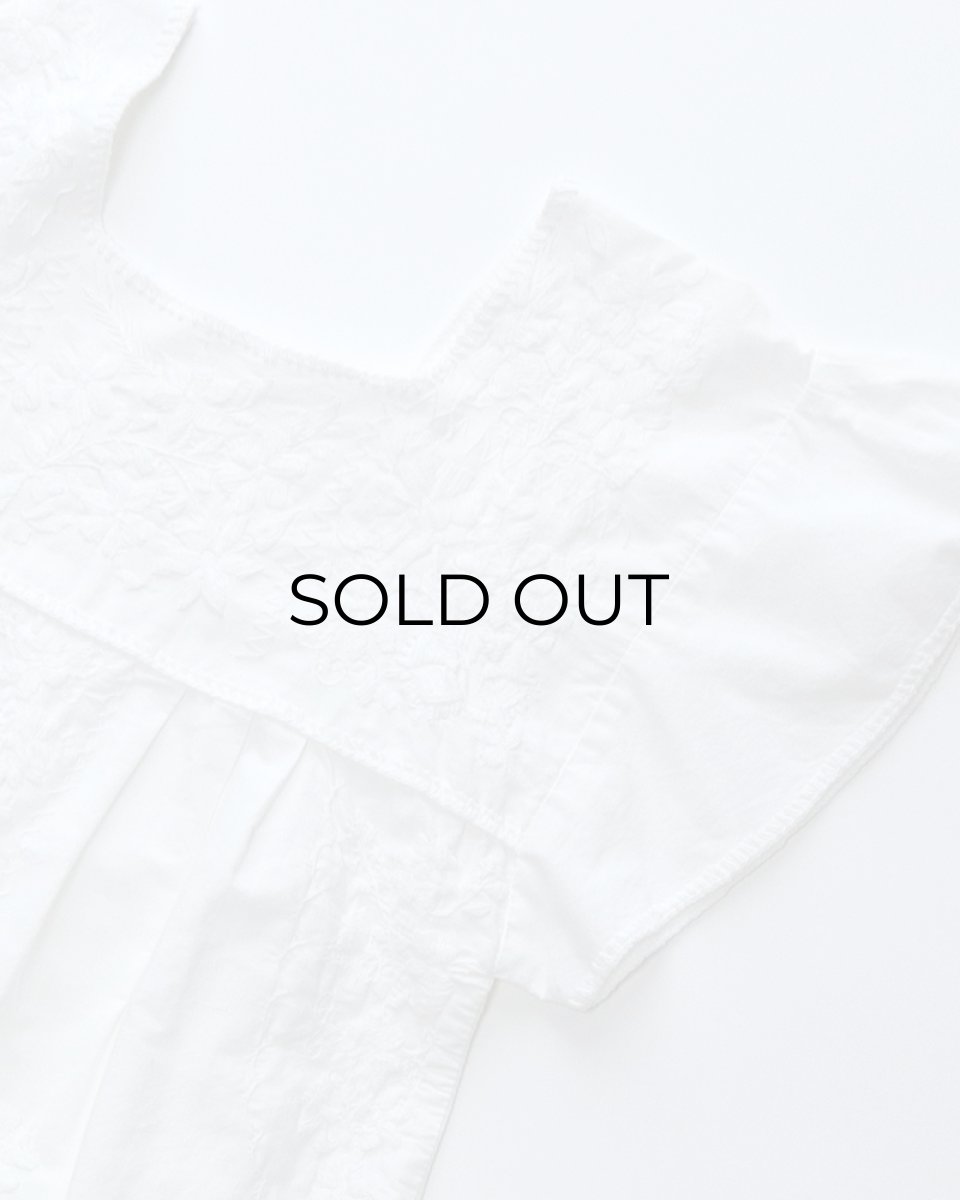 画像4: OLD UNKNOWN BRAND WHITE COTTON EMBROIDERED MEXICAN DRESS (4)