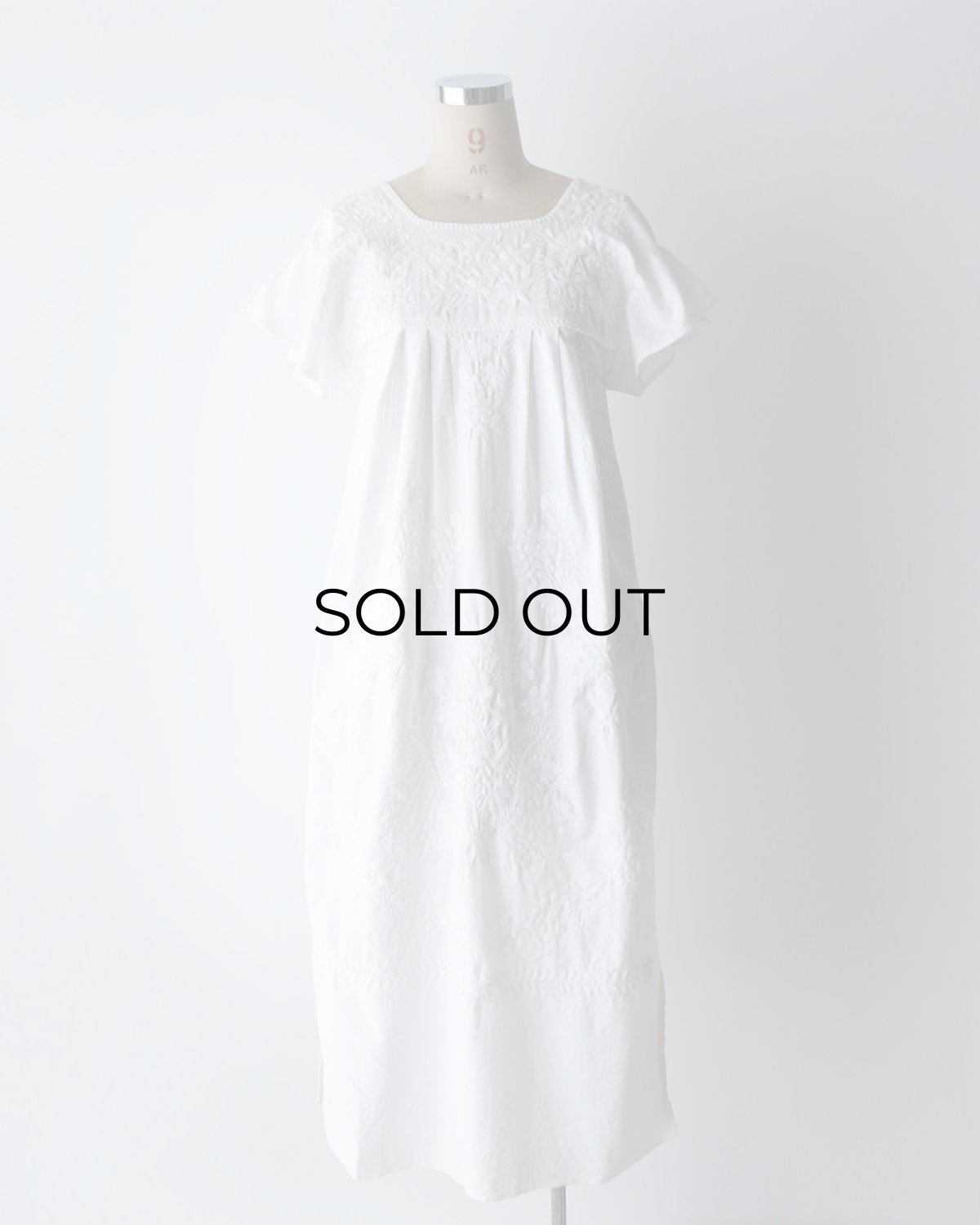 画像10: OLD UNKNOWN BRAND WHITE COTTON EMBROIDERED MEXICAN DRESS (10)