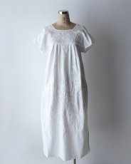 画像10: OLD UNKNOWN BRAND WHITE COTTON EMBROIDERED MEXICAN DRESS (10)
