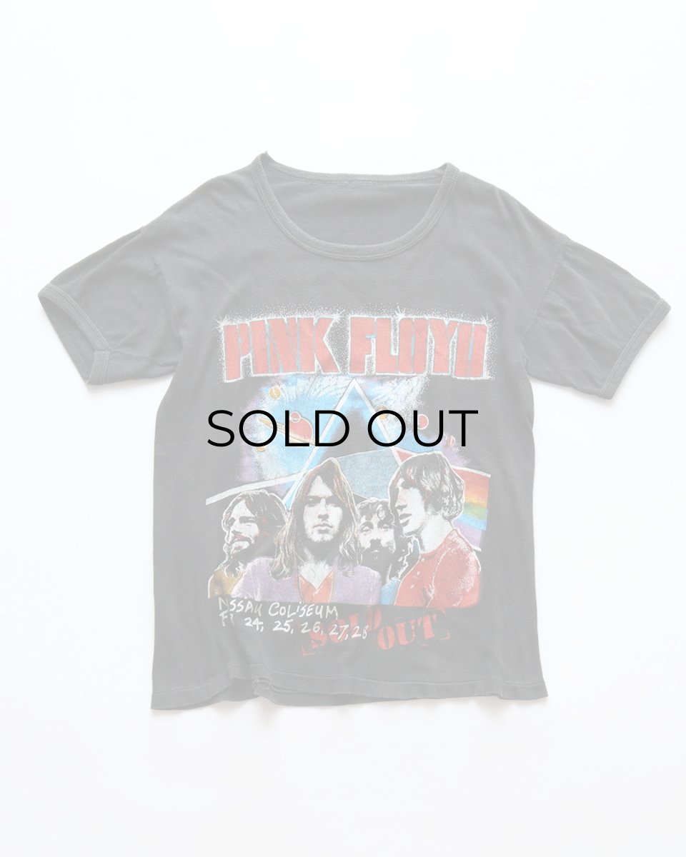 画像1: 70's-80's UNKNOWN BRAND PAKISTAN COTTON "PINK FLOYD" W-PRINT S/S BAND TEE "THE WALL IN CONCERT" (1)
