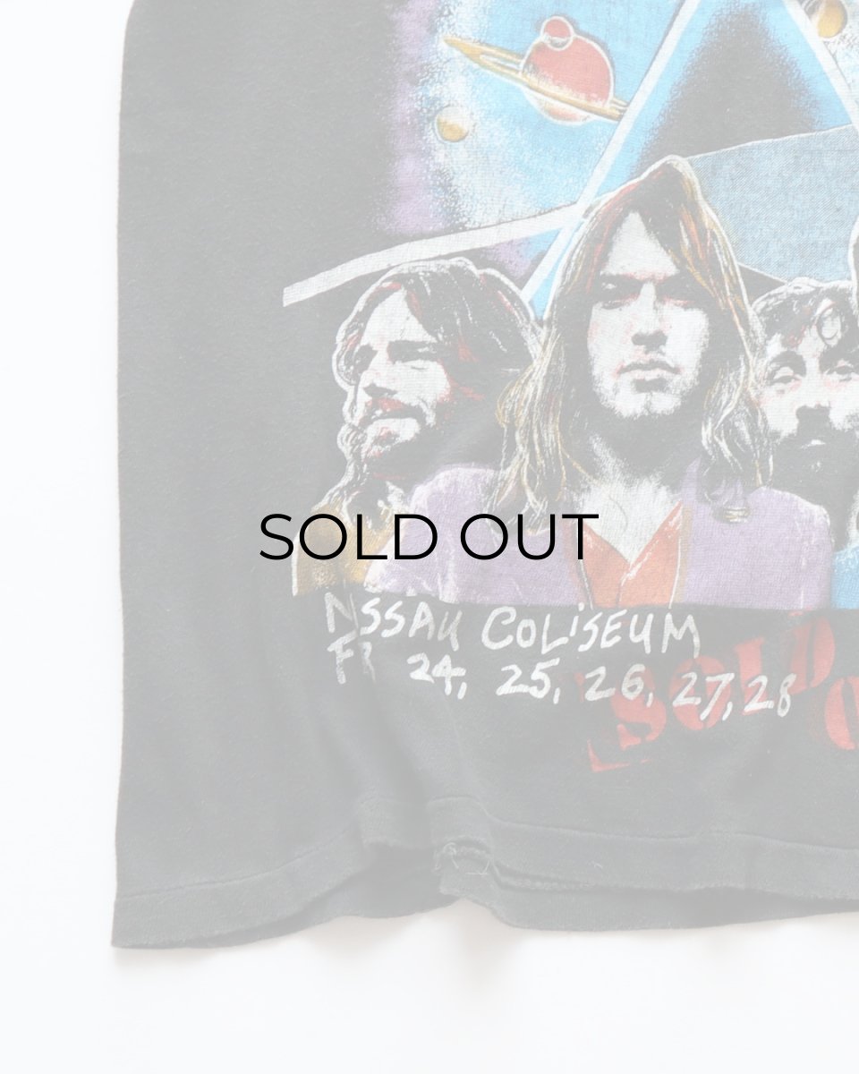 画像5: 70's-80's UNKNOWN BRAND PAKISTAN COTTON "PINK FLOYD" W-PRINT S/S BAND TEE "THE WALL IN CONCERT" (5)