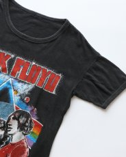 画像4: 70's-80's UNKNOWN BRAND PAKISTAN COTTON "PINK FLOYD" W-PRINT S/S BAND TEE "THE WALL IN CONCERT" (4)