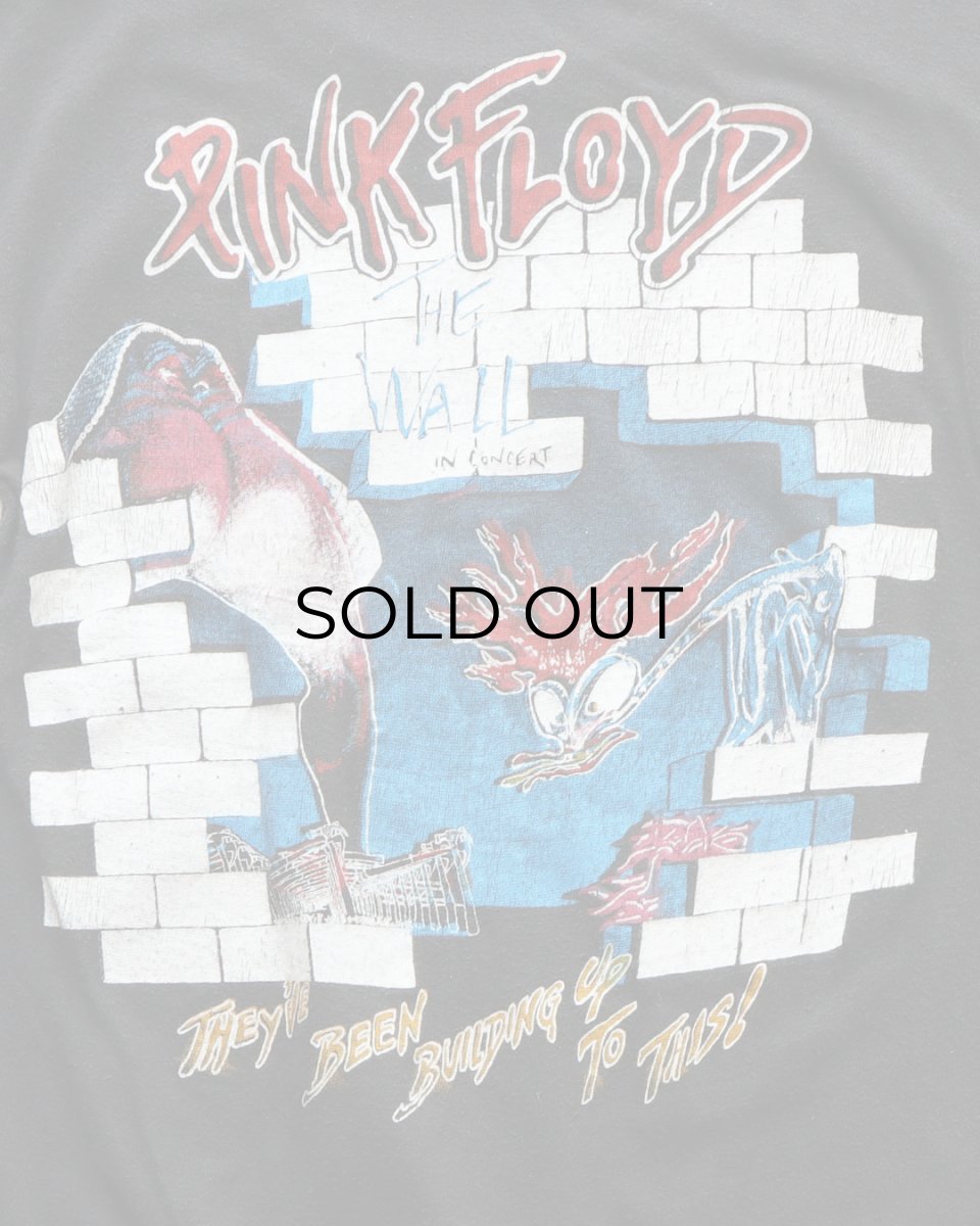 画像8: 70's-80's UNKNOWN BRAND PAKISTAN COTTON "PINK FLOYD" W-PRINT S/S BAND TEE "THE WALL IN CONCERT" (8)