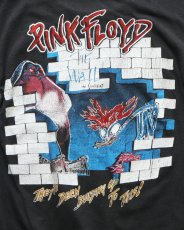 画像8: 70's-80's UNKNOWN BRAND PAKISTAN COTTON "PINK FLOYD" W-PRINT S/S BAND TEE "THE WALL IN CONCERT" (8)
